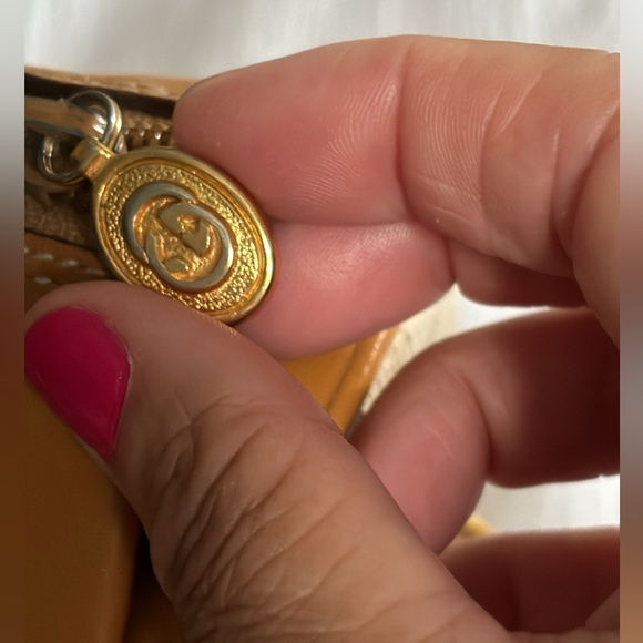 Authentic Gucci bag in GREAT condition ⭐️ - Picture 7 of 10
